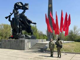 Более 100 полицейских из РФ обеспечивали порядок в Луганске 9 мая, нарушений не допущено