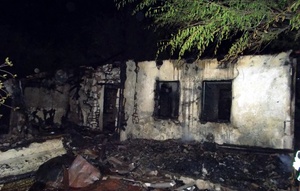 Мужчина погиб на пожаре в заброшенном доме в Славяносербском районе – МЧС