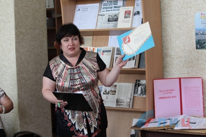 Выставка, посвященная 100-летию выхода в свет первого номера газеты "Луганская правда", Луганск, 15 июня 2017 года