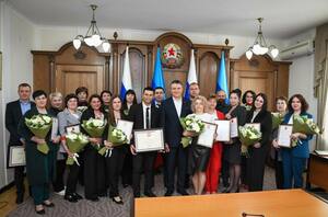 Президент России наградил 20 сотрудников избирательных комиссий из ЛНР