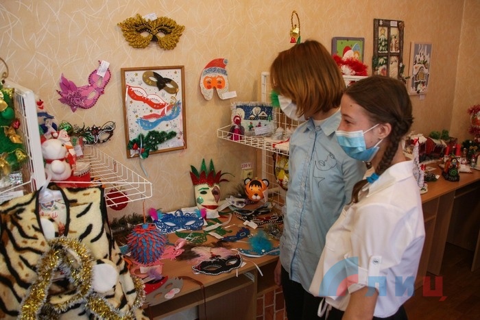 Выставка-конкурс новогодних украшений "Зимняя сказка", Луганск, 16 декабря 2021 года