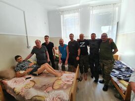 Российские артисты навестили в луганской больнице раненых защитников ЛНР