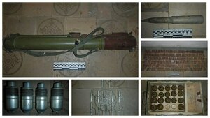 Сотрудники МВД изъяли на бывших позициях ВСУ в Золотом-4 арсенал оружия и боеприпасов