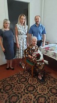 Глава ЛНР поздравил со 103-летием жительницу поселка Белое Марию Кучеренко