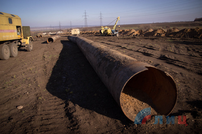 Строительство водовода в рамках восстановления Родаковского водозабора, Славяносербский район, 17 ноября 2017 года