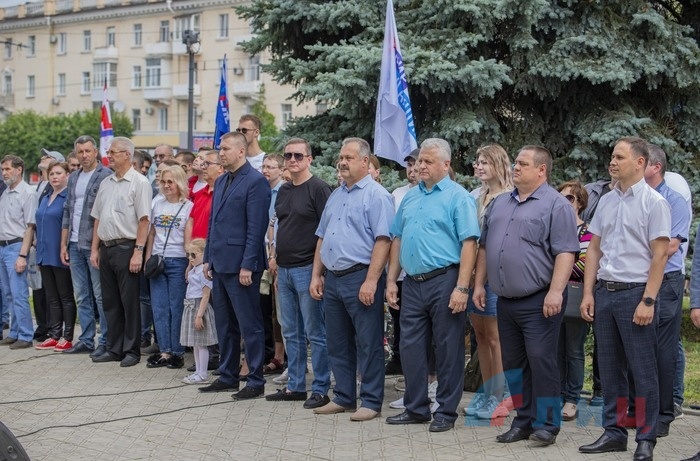 Открытие тематической инсталляции и высадка березовой аллеи в честь Дня России, Луганск, 12 июня 2021 года