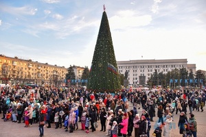 Театральная площадь в Луганске будет перекрыта с 20 ноября для установки новогодней елки