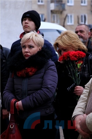 Открытие мемориальной доски в память о Валерии Болотове, Луганск, 6 апреля 2017 года