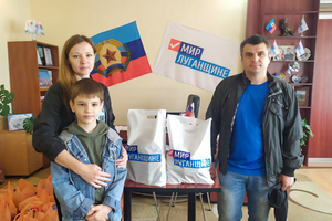 "Волонтер" передал наборы с гумпомощью 30 беженцам, размещенным в Славяносербском районе