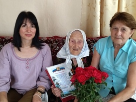 Администрация Луганска поздравила со 100-летием участницу войны Анну Червякову