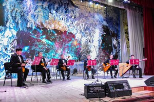 Секстет балалаек национального оркестра имени Осипова выступил в Луганской филармонии