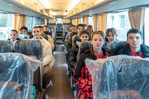 Президентский фонд передал новый автобус луганской спортивной школе