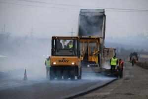 Автодор в этом году отремонтирует в ЛНР более 300 км дорог