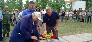 Жители Станично-Луганского района почтили память земляков, погибших при авиаударе
