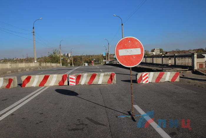 Восстановление поврежденного в результате теракта путепровода на пересечении улиц Лутугинской и 2-й Строительной, Луганск, 10 октября 2019 года