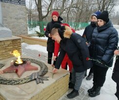 Перевальчане почтили память молодогвардейцев накануне годовщины гибели подпольщиков