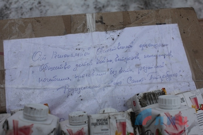 Разгрузка очередного, 59-го, гумконвоя МЧС РФ, Луганск, 22 декабря 2016 года