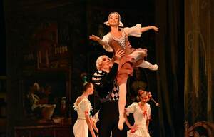 Московский театр классического балета представил в Луганске спектакль "Золушка"