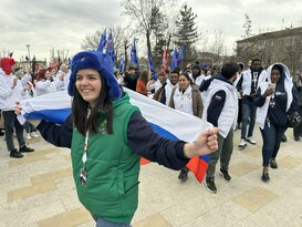 Шествие участников регионального этапа Всемирного фестиваля молодежи, Луганск, 9 марта 2024 года
