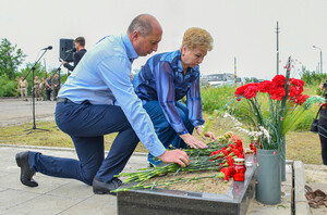 Жители Республики почтили память журналистов ВГТРК на месте их гибели у Металлиста