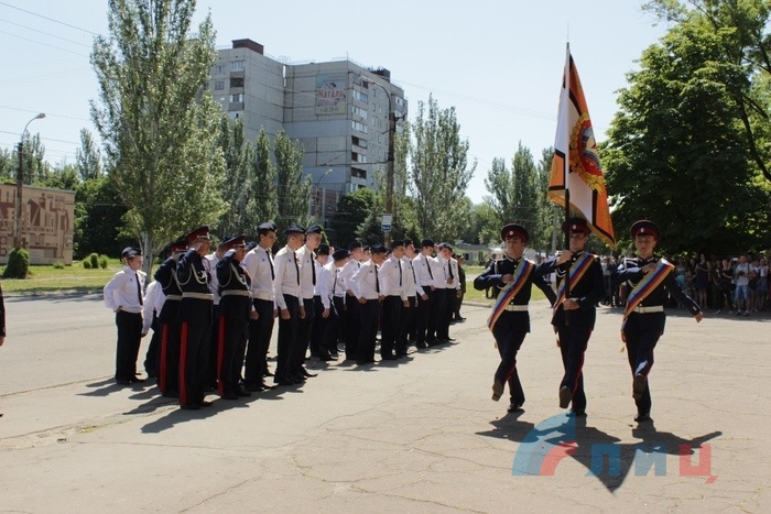 Глава ЛНР вручил аттестаты первым выпускникам Луганского казачего кадетского корпуса