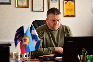 Председатель ОП ЛНР на международной конференции рассказал о преступлениях ВСУ в Донбассе