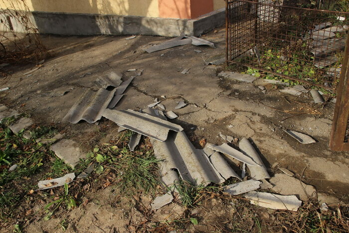 Последствия обстрела киевскими силовиками жилых домов, Ирмино, 9 ноября 2016 года