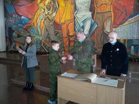 Церемония посвящения брянковских школьников в кадеты прошла в музее "Молодая гвардия"