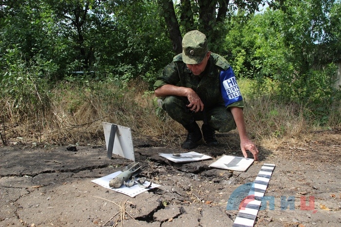 Последствия обстрела поселка Донецкий со стороны ВСУ, 28 июня 2018 года