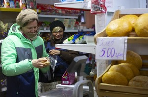 Жители Станицы Луганской довольны низкой ценой на луганский хлеб
