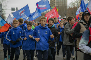 Празднование Дня народного единства началось в Луганске с традиционной Русской пробежки