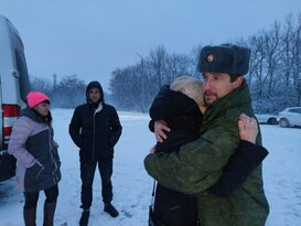 Десять освобожденных из плена защитников ЛНР вернулись домой - омбудсмен