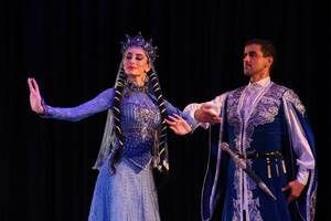 Ансамбль танца "Лезгинка" из Дагестана выступил с концертом в филармонии Луганска