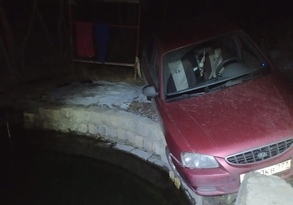 Лутугинские спасатели помогли водителю вытащить из колодца застрявший там автомобиль
