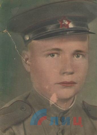 Суворов Петр Иванович (1924 - 1981). Прошел всю войну, трижды ранен. Участник штурма Рейхстага.