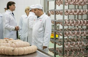 Луганский мясокомбинат расширяет рынок сбыта и наращивает объемы производства