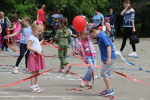 Союз женщин организовал в столичном парке праздник для юных луганчан "Дети – наше будущее"