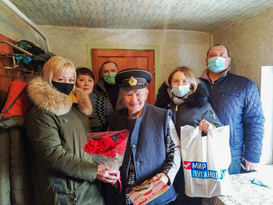 Власти и общественники поздравили с 99-летием ветерана войны Владимира Кузнецова