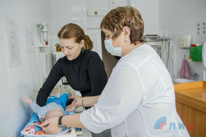 Луганская детская поликлиника № 3 получила аппарат УЗИ, лабораторное оборудование и авто