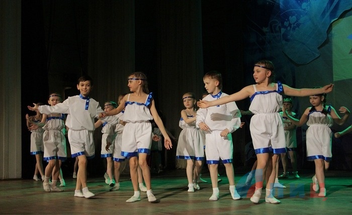 Отчетный концерт Детской академии искусств "Планета детства", Луганск, 19 мая 2016 года