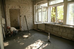 Красноярцы обустраивают новый кабинет флюорографии в больнице Червонопартизанска