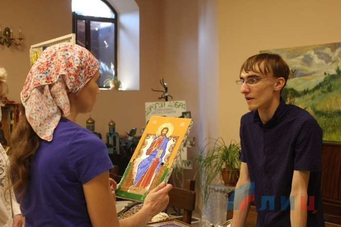 Выставка "Яблочное вдохновение" в храме в честь иконы Божией Матери "Умиление", Луганск, 19 августа 2016 года