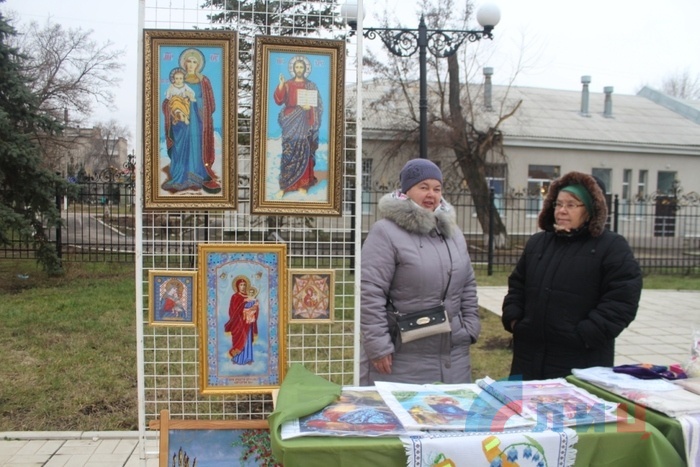 Выставка мастеров народного клуба "Левша", посвященная Дню святого Николая, Луганск, 19 декабря 2017 года