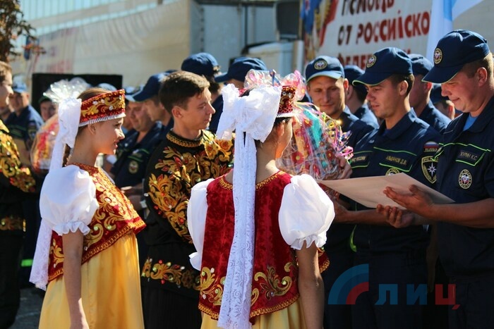 "Юбилейный" конвой МЧС России прибыл в Луганск в годовщину доставки первой гумпомощи, 20 августа 2015 года