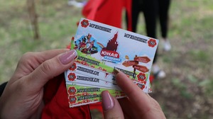 Около 100 эвакуированных в Луганск детей приняли участие в развлекательной программе