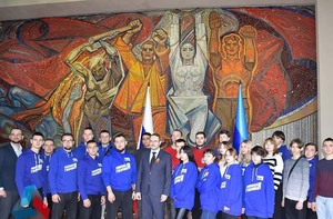 Замминистра науки и образования РФ в Краснодоне почтил память молодогвардейцев