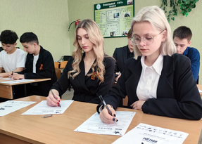Жители ЛНР принимают участие в международной акции "Диктант Победы", Луганск, 26 апреля 2024 года
