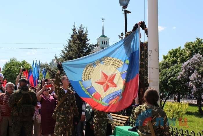  Торжественная церемония подъема флага ЛНР, Луганск, 12 мая 2015 года