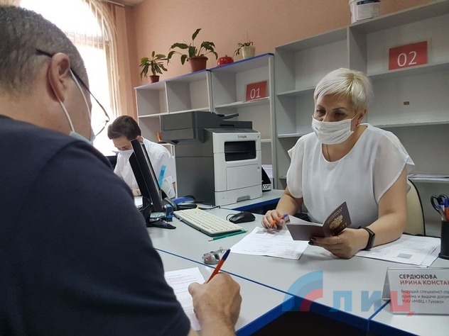 LPR residents receive their SNILS numbers in Russia, Gukovo, July 2, 2021
