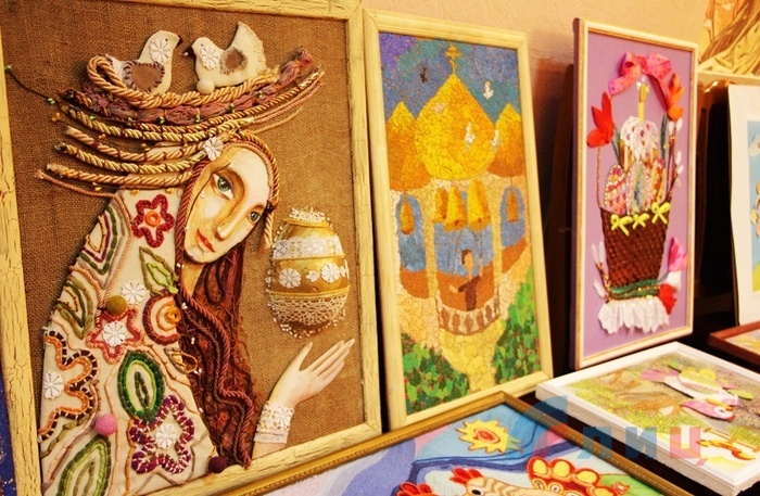 Выставка работ, представленных на конкурс "Пасхальная палитра", Луганск, 13 марта 2017 года